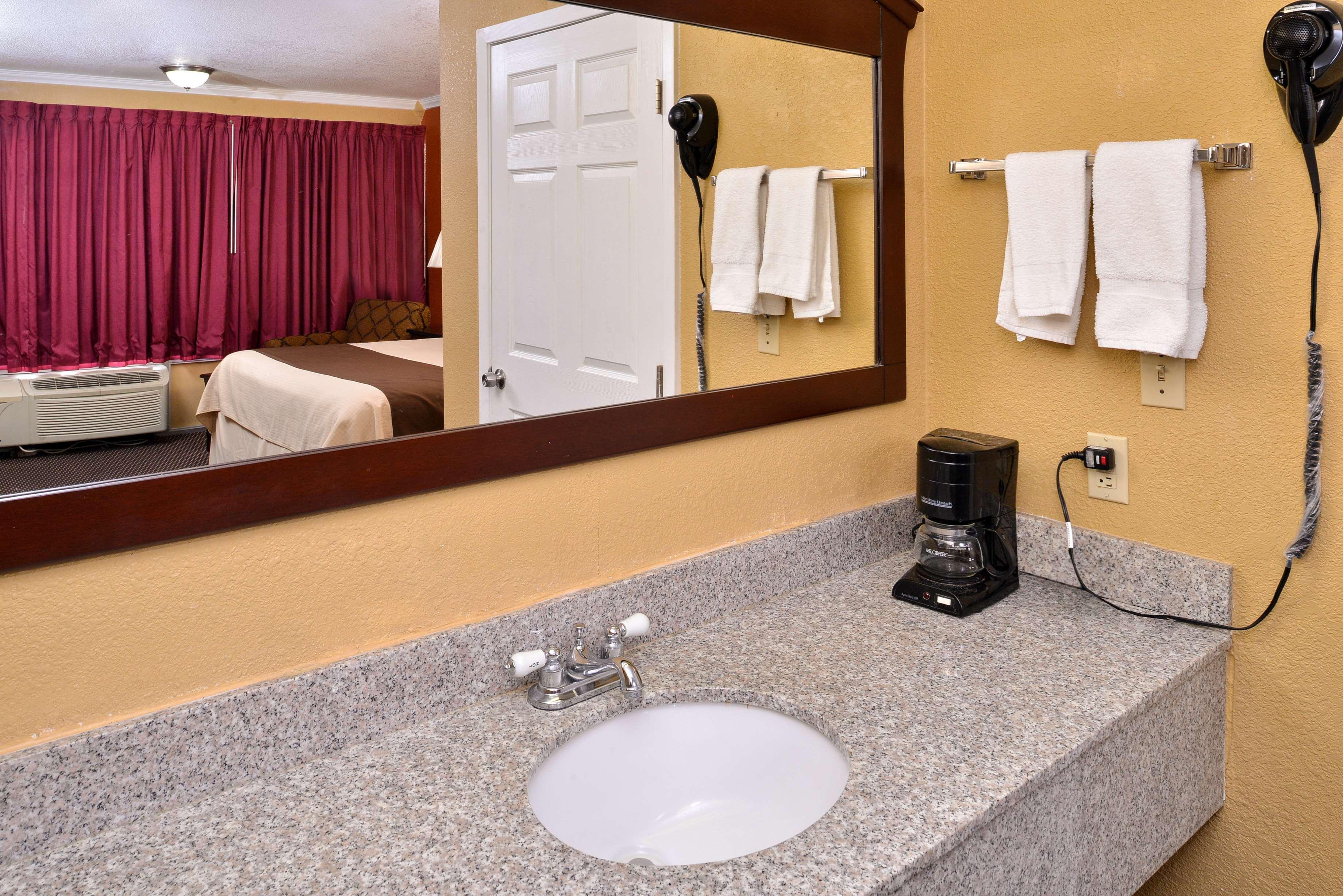 Americas Best Value Inn Schulenburg Екстериор снимка