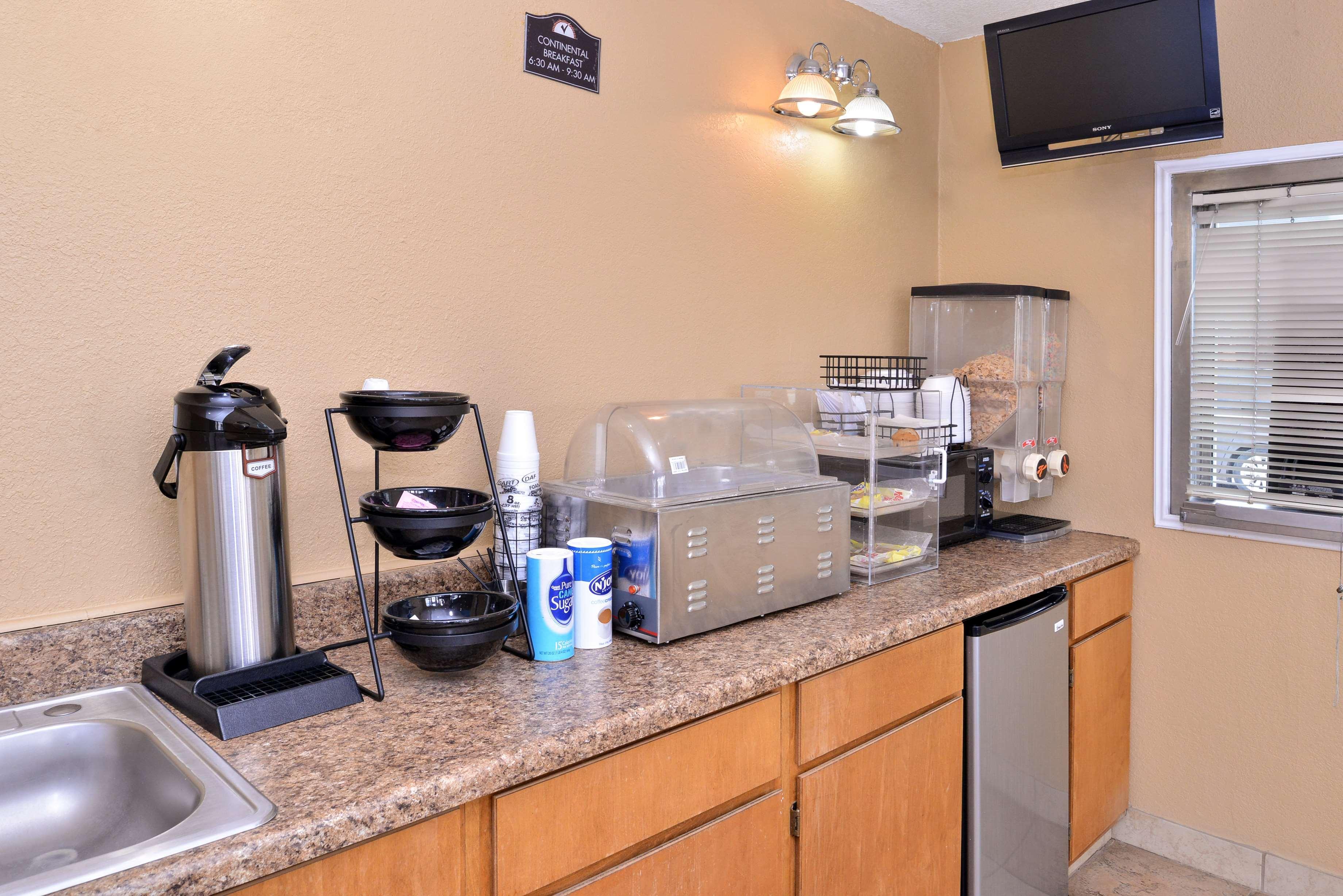 Americas Best Value Inn Schulenburg Екстериор снимка