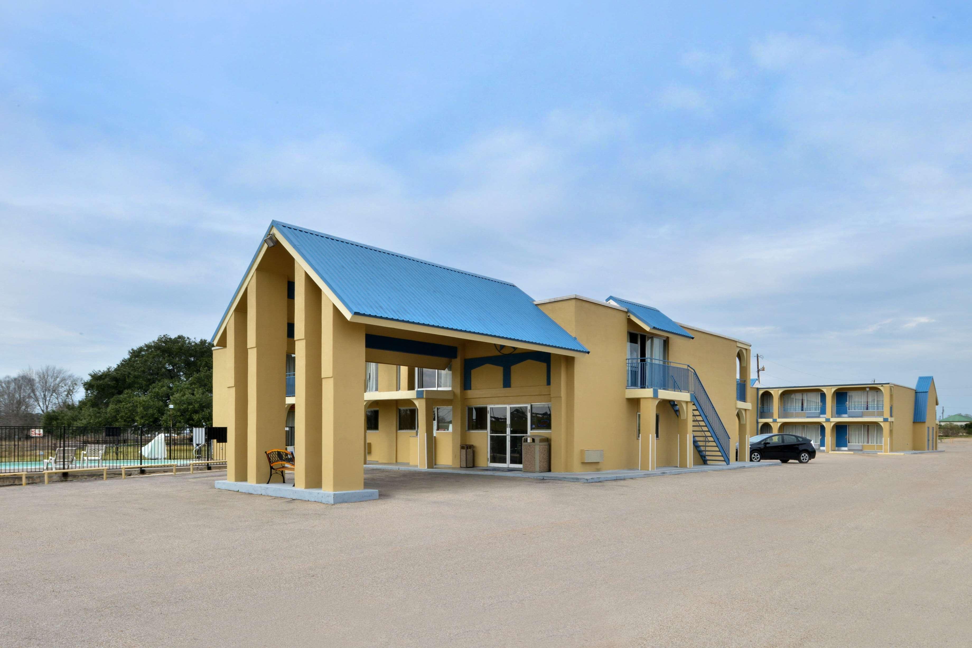 Americas Best Value Inn Schulenburg Екстериор снимка
