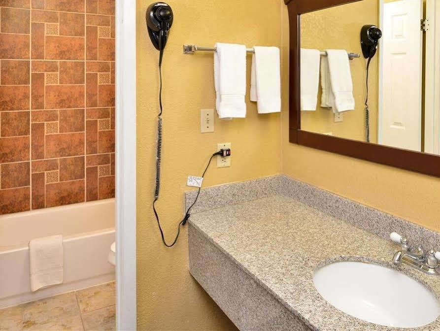 Americas Best Value Inn Schulenburg Екстериор снимка
